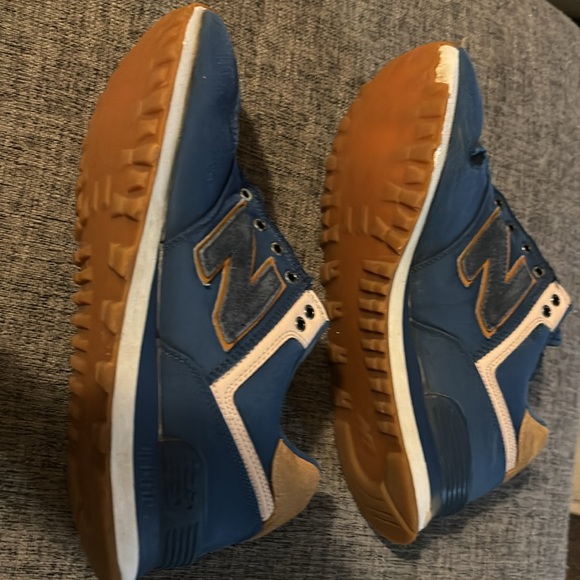 New balance shoes, pretty beat - Picture 2 of 3